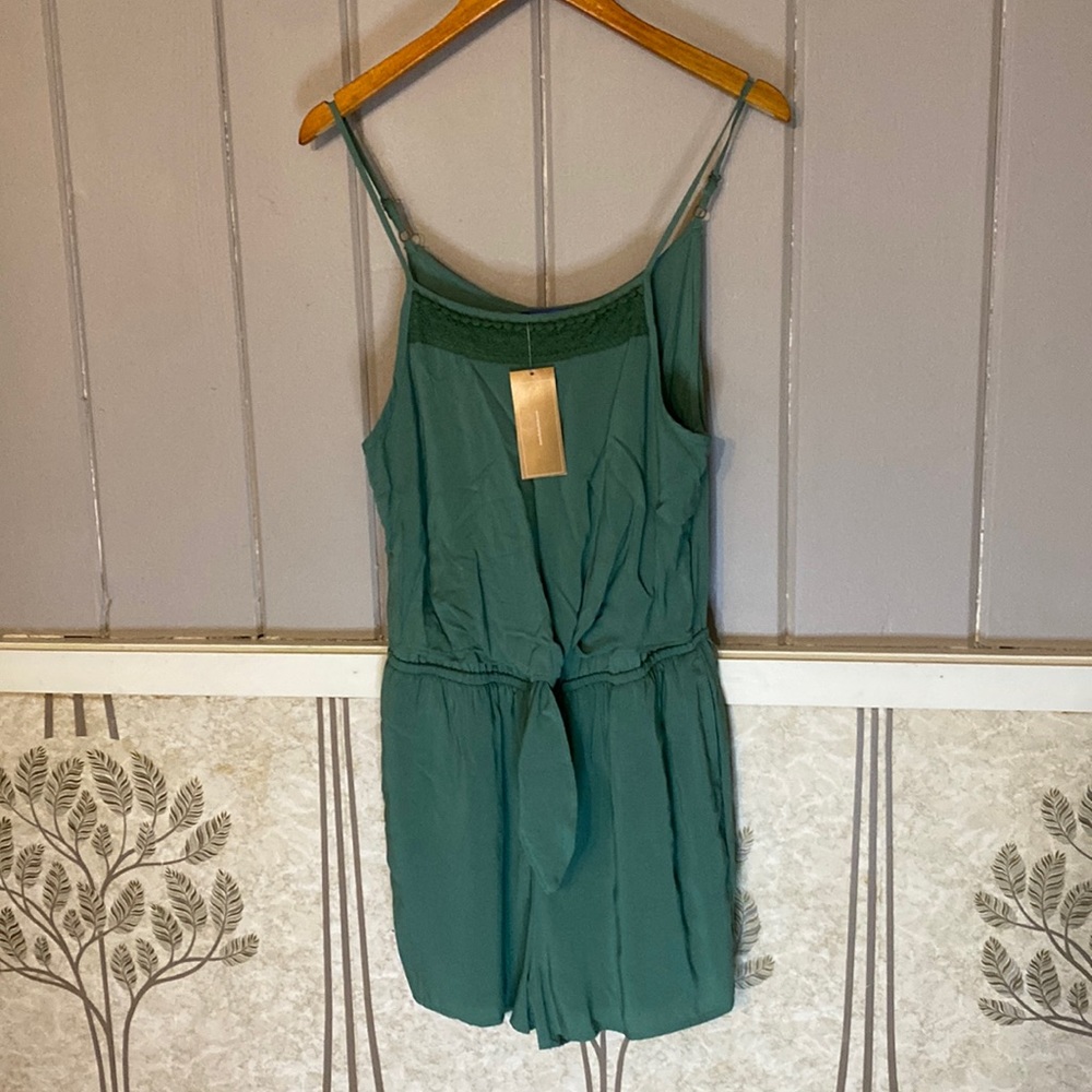 NWT FRANCESCA’S x BLUE RAIN L green adjustable strap romper